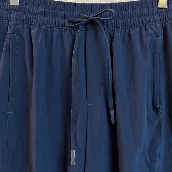 Athleta Womens Navy Blue Arrival Pant Size 6 GUC Cropped Lightweight Zip Pockets - Picture 4 of 10